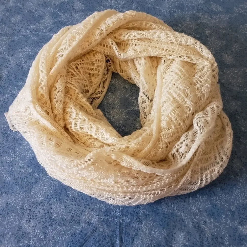 H&M Infinity Scarf Ivory 100% Acrylic